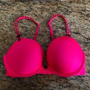 VS BOMBSHELL BRA 34C... NEW